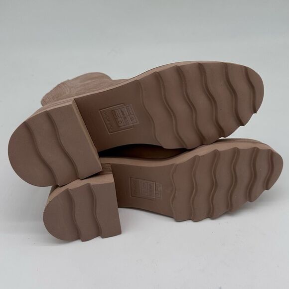 Dolce Vita Martey H2O Waterproof Bootie
Shop all Dolce Vita - Picture 6 of 9